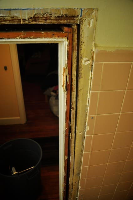 2012-02-04 Bathroom demolition 03