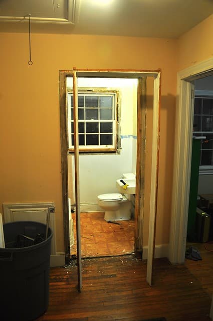2012-02-04 Bathroom demolition 04