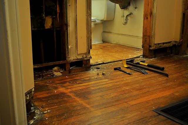 2012-02-04 Bathroom demolition 07