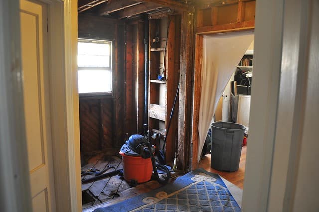 2012-02-05 Bathroom demolition 19