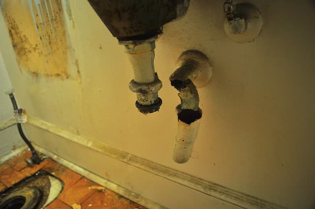 2012-02-04 Bathroom demolition 13