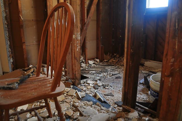 2012-02-05 Bathroom demolition 06