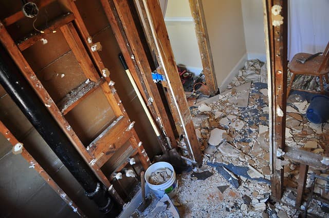 2012-02-05 Bathroom demolition 08