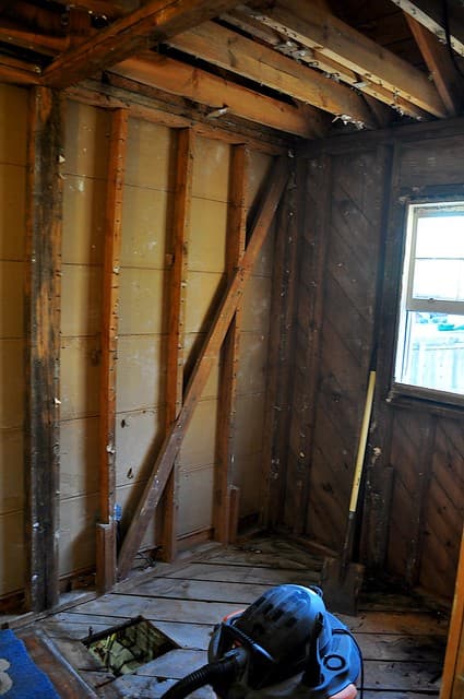 2012-02-05 Bathroom demolition 15