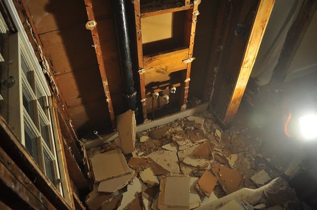2012-02-04 Bathroom demolition 29