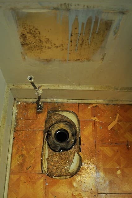 2012-02-04 Bathroom demolition 11