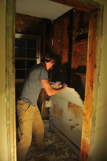 2012-02-04 Bathroom demolition 23