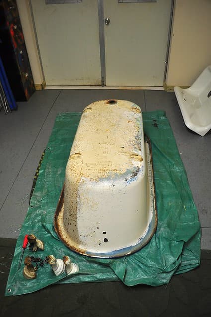 2012-01-09 Clawfoot bathtub strip and prep 08