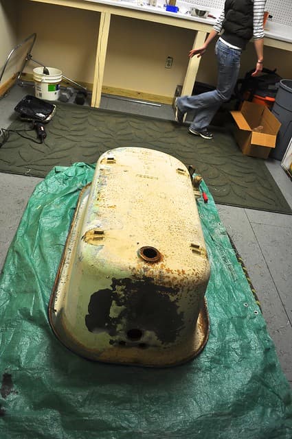 2012-01-09 Clawfoot bathtub strip and prep 09