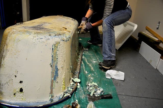 2012-01-09 Clawfoot bathtub strip and prep 12