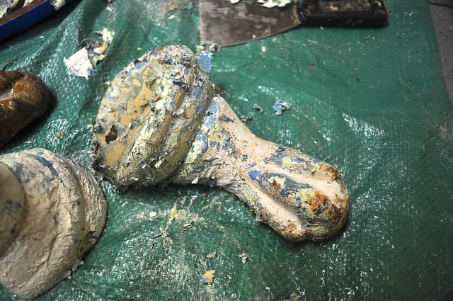 2012-01-09 Clawfoot bathtub strip and prep 11