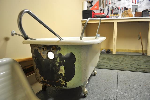 2012-01-09 Clawfoot bathtub strip and prep 02