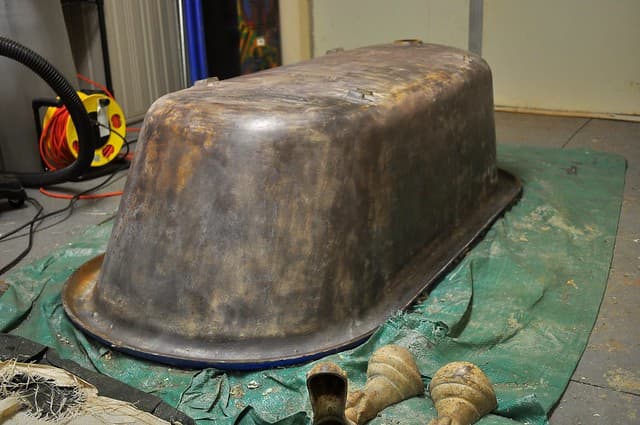 2012-01-13 Clawfoot bathtub strip and prep 05