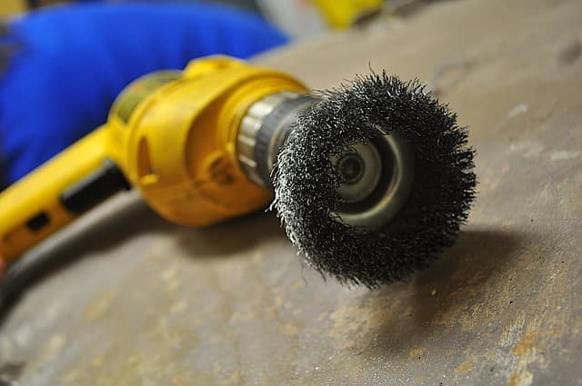 2012-01-13 Clawfoot bathtub strip and prep 01