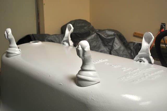 2012-01-26 Clawfoot bathtub strip and prep 02