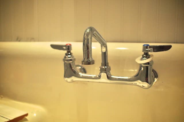 2012-03-11 Bathroom fixtures 07