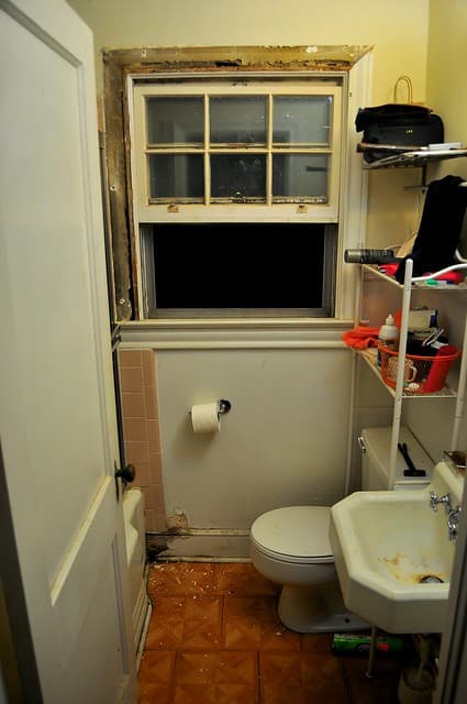 2012-01-29 Bathroom remodel before 01