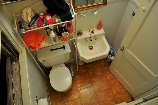 2012-01-29 Bathroom remodel before 04