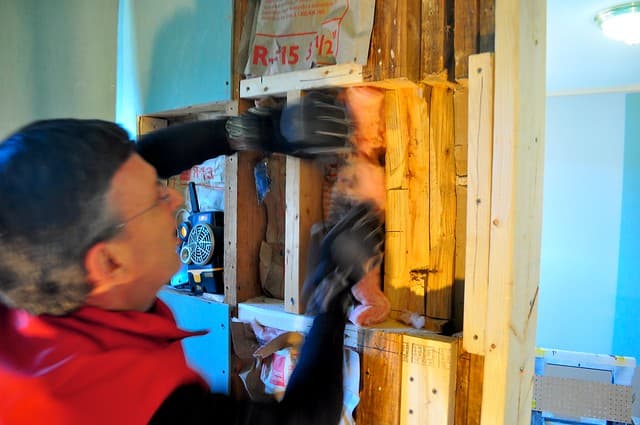 2012-02-12 Bathroom insulation and sheetrock 13
