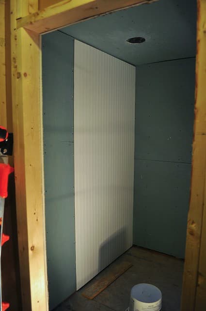 2012-02-16 Bathroom bead board 01