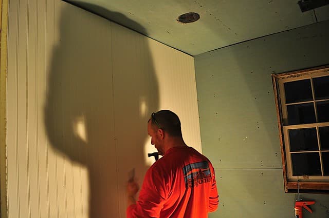 2012-02-16 Bathroom bead board 05