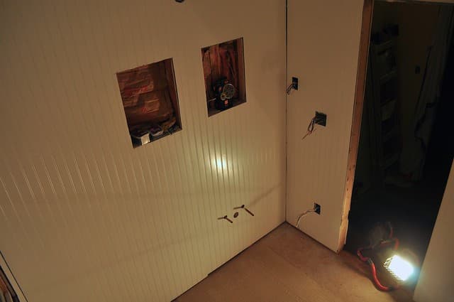 2012-02-23 Bathroom bead board 02