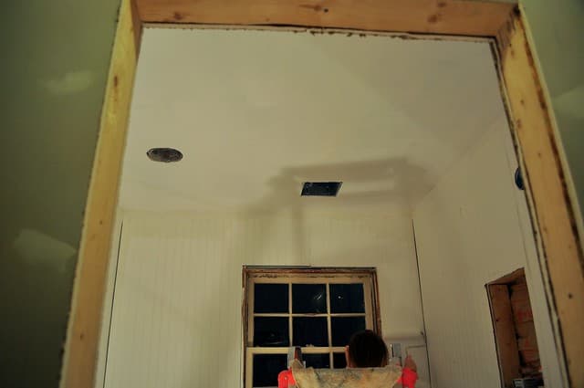 2012-02-21 Bathroom bead board 02