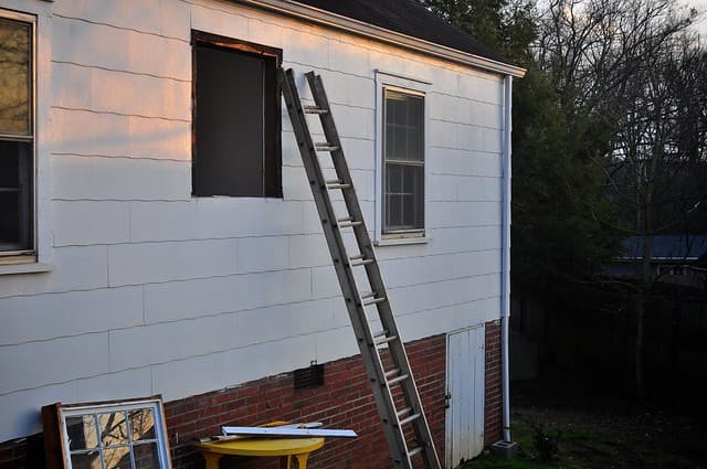 2012-02-22 Bathroom window 01